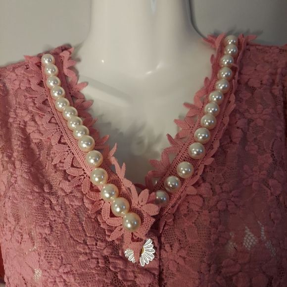 Short-Sleeve Lace Blouse - Picture 6 of 8